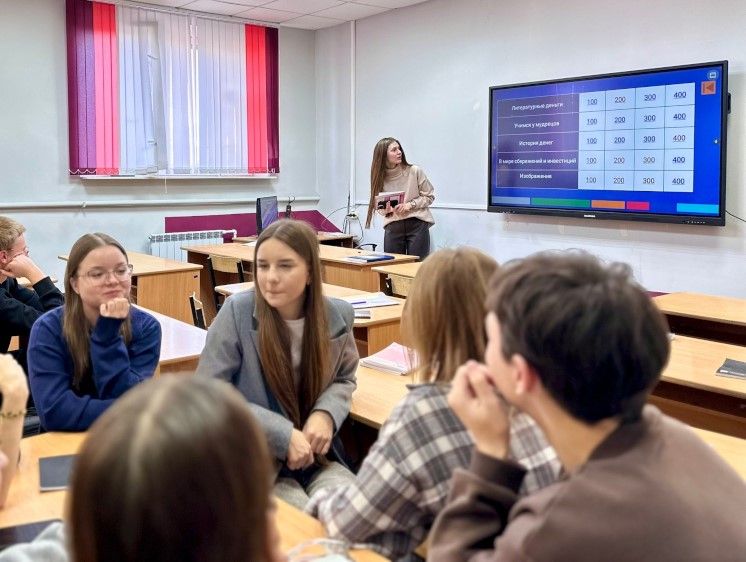 Профориентация и финансовая грамотность: Финуниверситет провёл выездную сессию для студентов колледжа г. Кострома