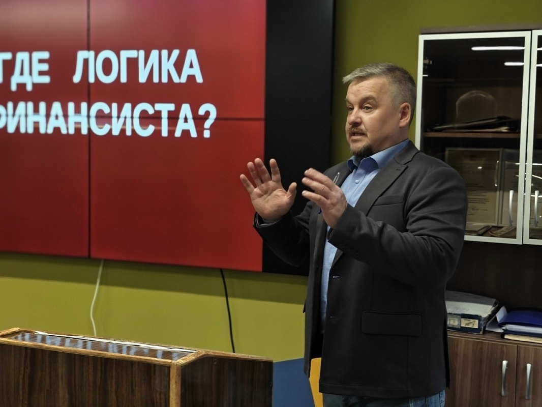 Финансовая грамотность как старт карьеры: итоги профориентационной встречи с экспертом Финуниверситета